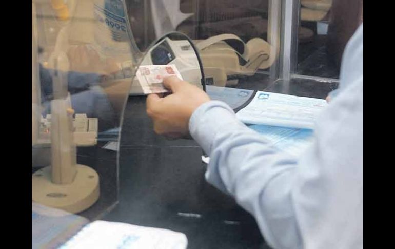 El SIAPA exige un aumento a las tarifas de agua; los diputados rechazan la petición. El precio del servicio se mantiene en 2012.  /