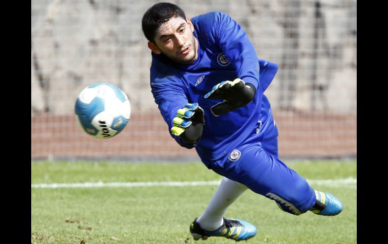 El portero José de Jesús Corona entrena previo al partido de mañana, que se realizará a las 17:00 horas en el Azul. NOTIMEX  /