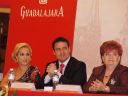 En la imagen la regidora Gloria Judith Rojas (izq), acompañada del alcalde Aristóteles Sandoval. ESPECIAL  /