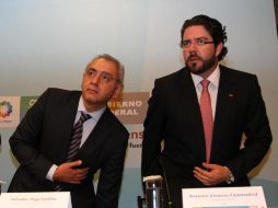 Salvador Vega, de la SFP, y Antonio Vivanco, de CFE, informaron el pasado 23 de noviembre sobre el caso de la red de corrupción. NTX  /