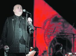 Peter Gabriel durante su más reciente presentación en la Ciudad de México.  /