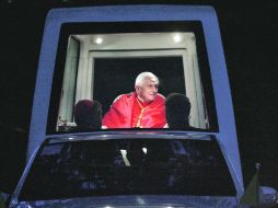 La denuncia es porque no llevaba el cinturón de seguridad abrochado arriba del papamóvil. ESPECIAL  /