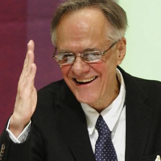 Fiel a sí mismo, Vallejo subió al estrado a polemizar