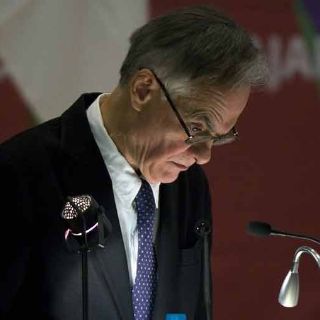 Un polémico Vallejo abre la FIL