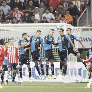 Chivas queda fuera y perpetúa la maldición del superlíder