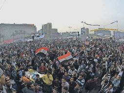 Vista general de los manifestantes en una protesta contra la Junta Militar en la plaza Tahrir de El Cairo. EFE  /