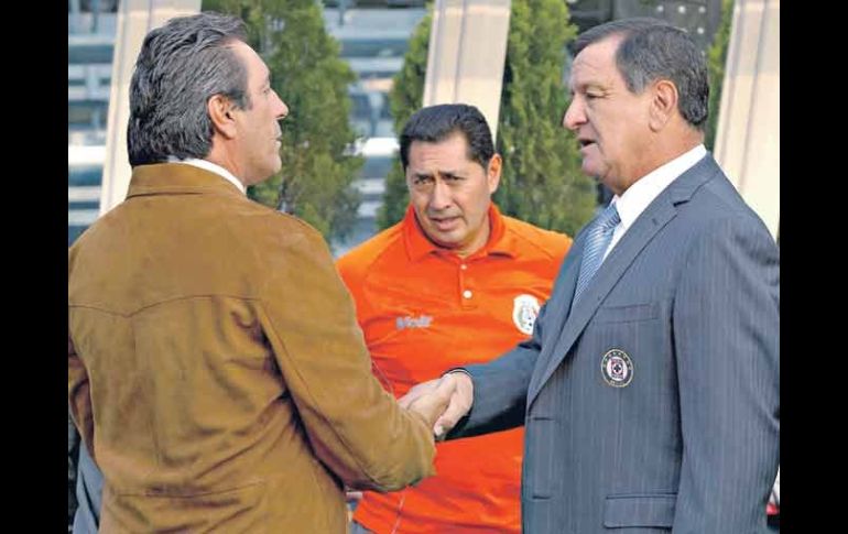 El ''Jefe'' y el ''Ojitos'' se saludaron antes y después del partido disputado ayer en el Estadio Azul. MEXSPORT  /