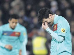 Lionel Messi (der.) no puede creer que Barcelona haya perdido contra el Getafe. REUTERS  /