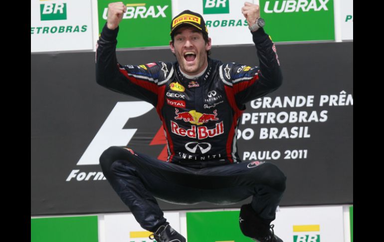 Mark Webber gana la última carrera del año y termina como tercero en la tabla de pilotos. AP  /