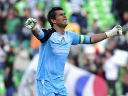 Oswaldo Sánchez celebra uno de los goles del cuadro lagunero. EFE  /