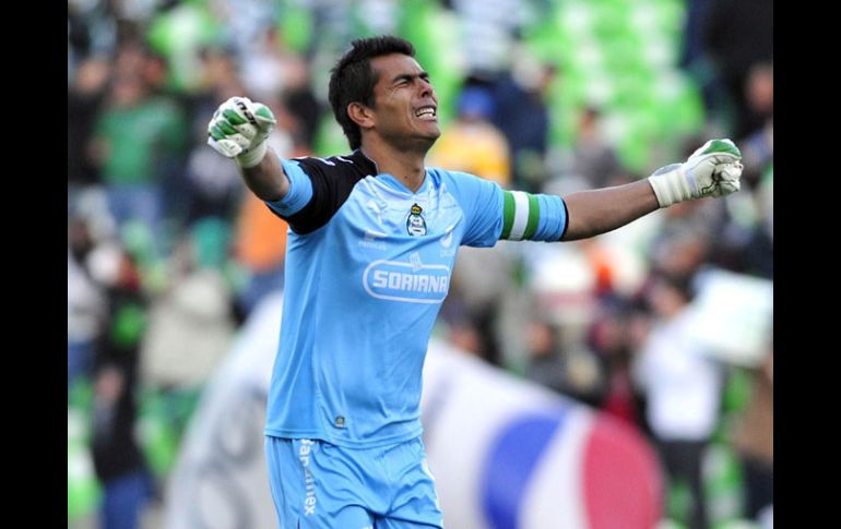 Oswaldo Sánchez celebra uno de los goles del cuadro lagunero. EFE  /