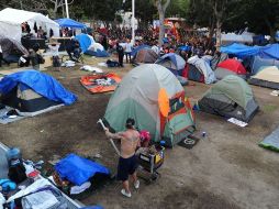El campamento está instalado frente a la alcaldía desde el 1 de octubre. AFP  /