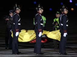 Los cuerpos de los uniformados muertos por parte de las FARC son recibidos hoy. La ONU calificó el hecho de crimen de guerra. EFE  /