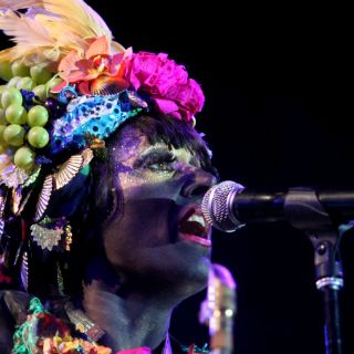 Jessie Evans enciende con su sabor latino el Foro Expo