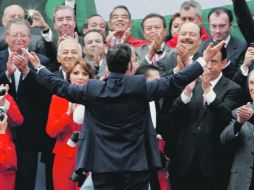 Gobernadores, el líder del Congreso, y hasta Humberto Moreira, se desviven en aplausos para Enrique Peña Nieto. EL UNIVERSAL  /