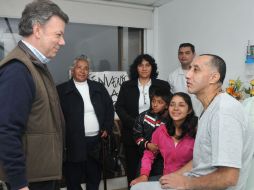 El sargento Luis Alberto Erazo se reunió anoche con el presidente Juan Manuel Santos para contarle cómo se escapó de ser fusilado. NTX  /