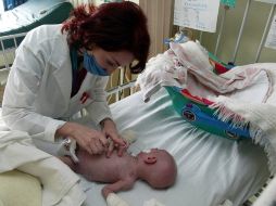 Cuando se diagnostíca sordera congénita el daño es irreversible y sólo existe la alternativa de utilizar un aparato auditivo.  /