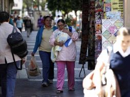Las autoridades sugieren a los ciudadanos resguardarse de las bajas temperaturas.  /