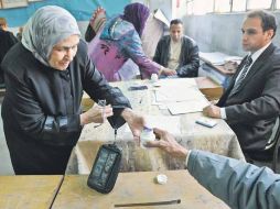 Egipcios acuden a las urnas en la primera etapa de las elecciones en dicho país. NTX  /