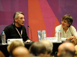 El escritor mexicano Xavier Velasco fue el encargado de presentar la publicación de Ruy Sánchez en el marco de la FIL 2011.  /