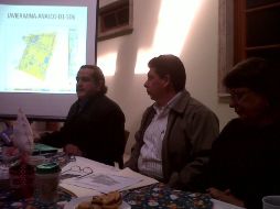 Eduardo Morfín López, colonia Americana (izquierda), Alejandro Cárdenas, presidente Parlamento de Colonias (centro) e Isabel Macías.  /