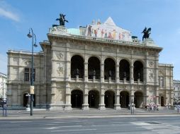 Muestra de la arquitectura de Viena, la Ópera Nacional, uno de los edificios que se erigen en la calle Ringstrasse. ESPECIAL  /