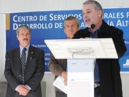 El gobernador hizo el anuncio en medio de su gira por Lagos de Moreno. ESPECIAL  /