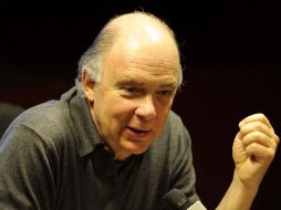 El escritor explicó a los medios que la veneración a los líderes en política condujo siempre a desastres en la historia.del siglo  /