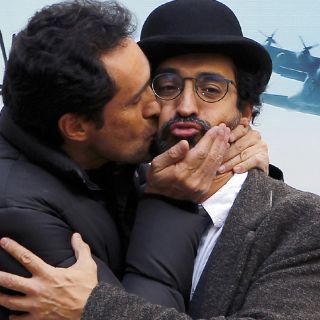 Se sumergen entre tiburones