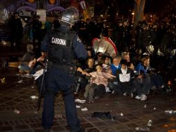 La policía rodea a los miembros del movimiento 'Ocupemos Wall Street'. EFE  /