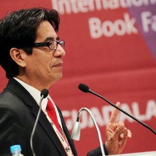 El doctor Jesús Lau Noriega recibe el Homenaje al Bibliotecario del Año