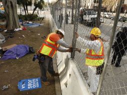 Autoridades de Los Angeles decidieron poner fin al campamento de manifestantes y detener a 200 personas. REUTERS  /