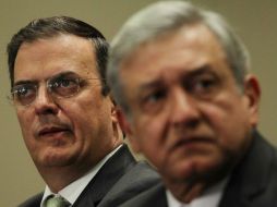 Marcelo Ebrard y Andrés Manuel López Obrador, durante la reunión de la dirigencia del PRD. NTX  /