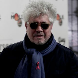 Repasa Pedro Almodóvar sus grandes filmes en libro fotográfico