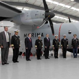 Entrega Estados Unidos equipo antidrogas a México