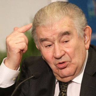 Gamoneda valora el Cervantes de Nicanor Parra