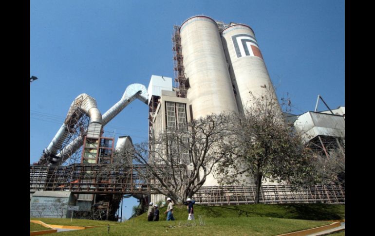 En abril de 2008, el Ejecutivo venezolano ordenó la nacionalización de las plantas cementeras. ARCHIVO  /