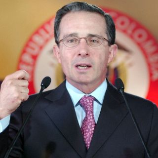 Demandan en Colombia a Uribe Vélez por 'traición a la patria'