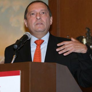 Jefe regulador de competencia no votará sobre multa a Slim