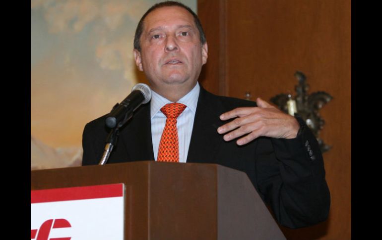 El presidente del regulador de la competencia, Eduardo Pérez Motta, no podrá participar en la votación de una multa contra a Telcel.  /