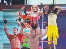 Britney Spears aprovechó el concierto para mostrar su figura y condición aun a los 30 años que cumple hoy viernes.  /