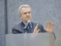 Santiago Creel presentó en la FIL el libro La Reforma Humanista, Derechos Humanos y Cambio Constitucional en México.  /