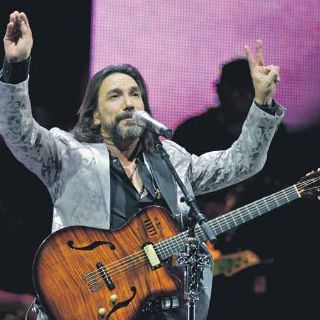 Noche de reflexiones y romance con ''El Buki''