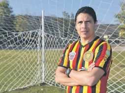 Alfonso Sosa vuelve a ponerse la camiseta de colores rojo, negro y amarillo 18 años después.  /