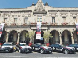 Autoridades tapatías celebraron ayer el reconocimiento internacional en Palacio Municipal, que fue rodeado por patrullas.  /
