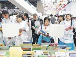 En el encuentro que tuvieron con la periodista Lydia Cacho varias de estas adolescentes confesaron que quieren ser escritoras.  /