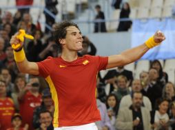 El tenista español Rafael Nadal celebra su triungo del primer partido de la final de la Copa Davis. AFP  /