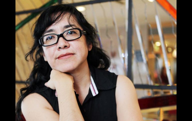 La escritora tamaulipeca Cristina Rivera Garza leyó algunos fragmentos de su libro en la FIL.  /
