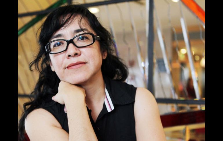 La escritora tamaulipeca Cristina Rivera Garza leyó algunos fragmentos de su libro en la FIL.  /