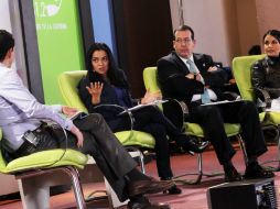 Aleida Calleja, González Martínez, de Cofetel, y Aimée Vega integraron una de las mesas en el primer día de TVMorfosis.  /